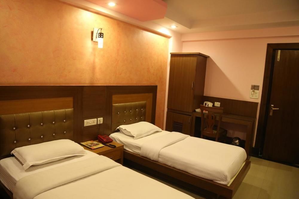 Hotel Grand Plaza New Delhi Bagian luar foto